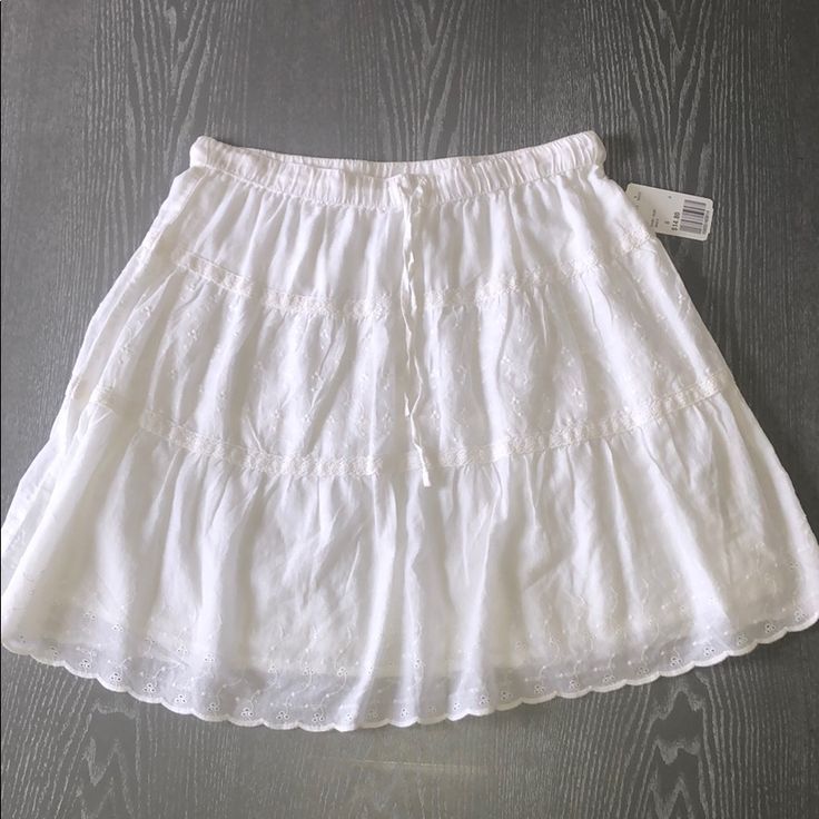 Short White Skirt In Perfect Condition Forever 21 White Summer Skirt, Forever 21 White Cotton Mini Skirt, Forever 21 Mini Skirt With Relaxed Fit And Lining, Forever 21 Relaxed Summer Skirt, Forever 21 Summer Vacation Skirt, Flowy Midi Skort For Summer, Forever 21 Cotton Summer Skirt, Forever 21 Relaxed Mini Skirt For Spring, Forever 21 Spring Flared Mini Skirt