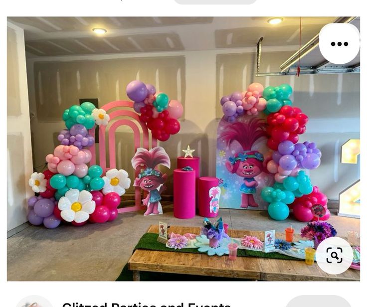 there are balloons and decorations on the table in this room for children's birthdays