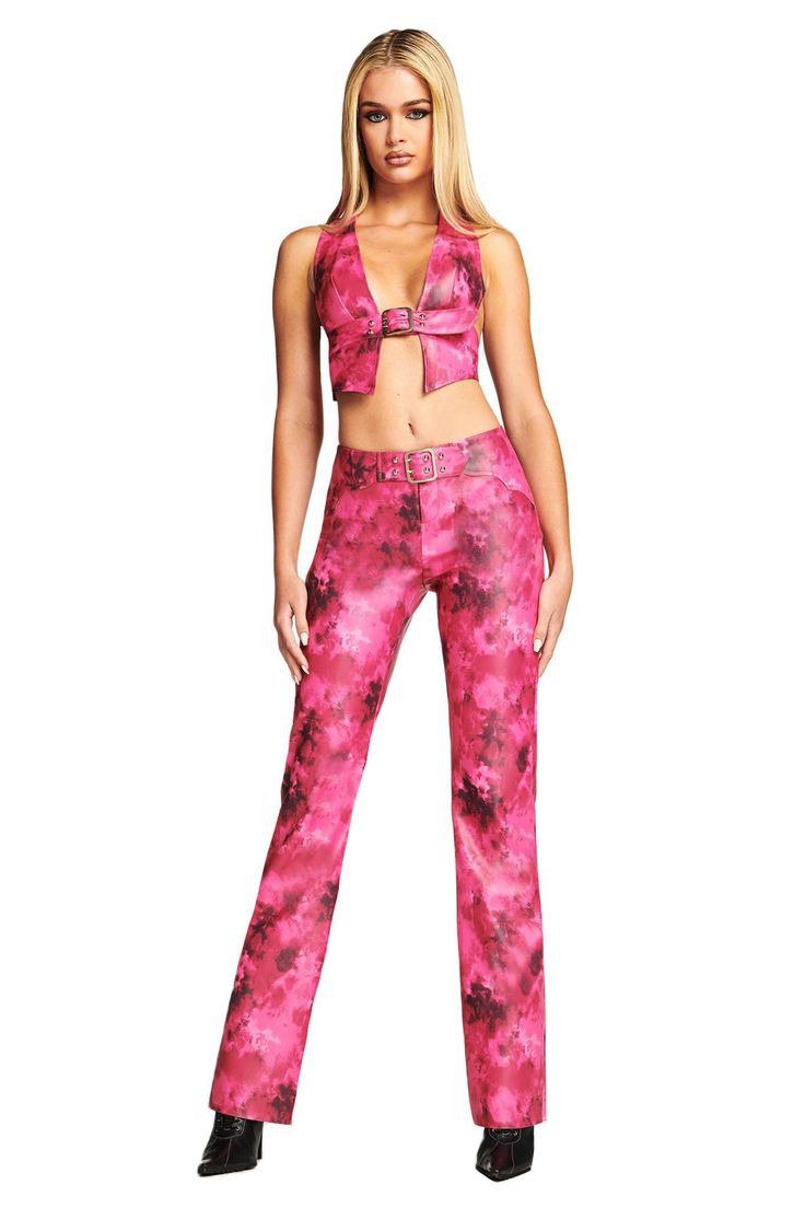 I Am Gia Pants, I Am Gia, Indie Outfits, Current Fashion Trends, Jumpsuit Trousers, Outfits Winter, Petite Outfits, Bold Fashion, Pink Print