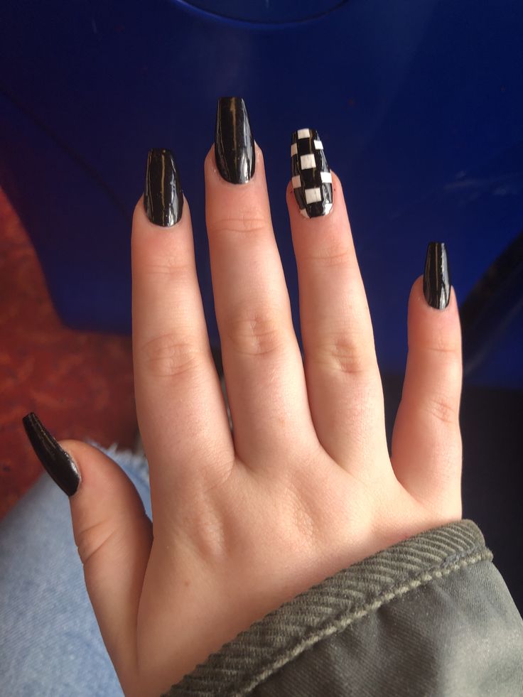 Black And White Checkered Nails Acrylic, Black And White Checkered Nails Short, Race Day Nails Checkered Flag, Checkered Flag Nails, Nail Designs Checkered Black White, Trippy Checkered Nails, Accent Nail Designs, Flag Nails, Checkered Nails