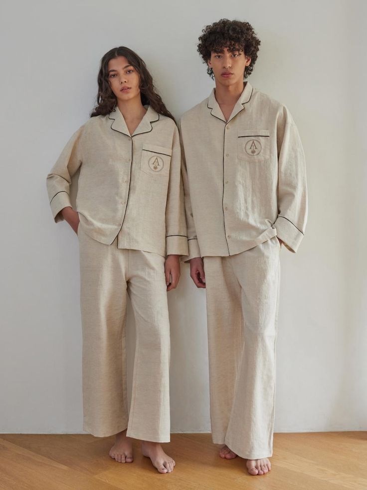 Composition : Linen 55% Cotton 45%Country of Origin : KOREA Matching Family Pjs Christmas, Pajamas Couple Matching, 1940s Pajamas, Linen Homewear, Couples Pyjamas, Pajama Couple, Couple Pyjamas, Unisex Loungewear, Lounge Wear Aesthetic