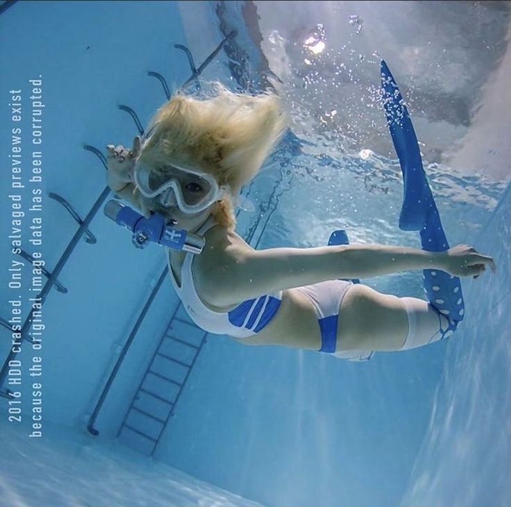 Manabu Koga, Underwater Drawing, Scuba Girl, Female Pose Reference, Anatomy Poses, From Tiktok, Photo Equipment, Body Reference Poses, Human Poses Reference