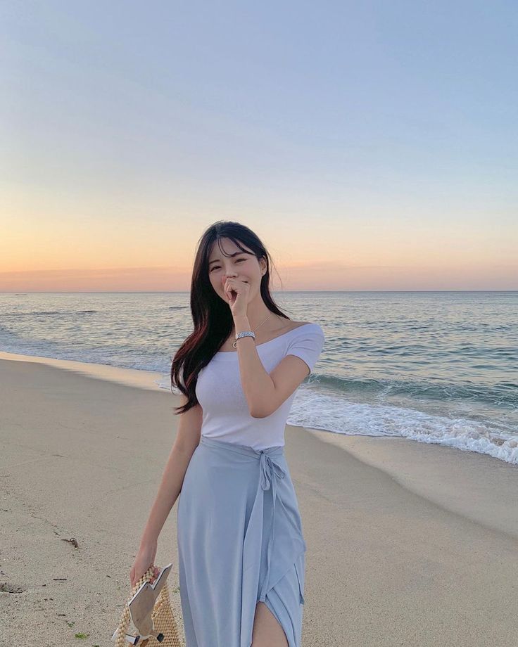 Outfit Pantai Korea, Beach Outfit Korean Style, Korean Beach Outfit, Women Beach Outfits, Ulzzang Icons, Outfit Korean Style, Outfit Korean, Korean Casual Outfits, Beach Photography Poses