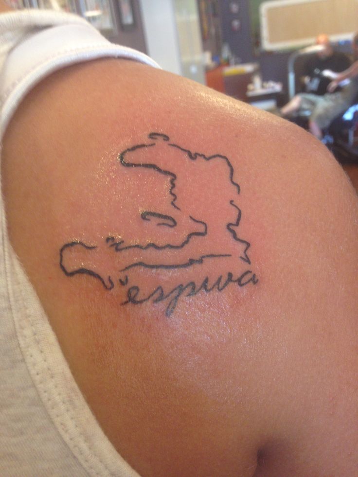 a person with a tattoo on their arm that says espevaa in spanish