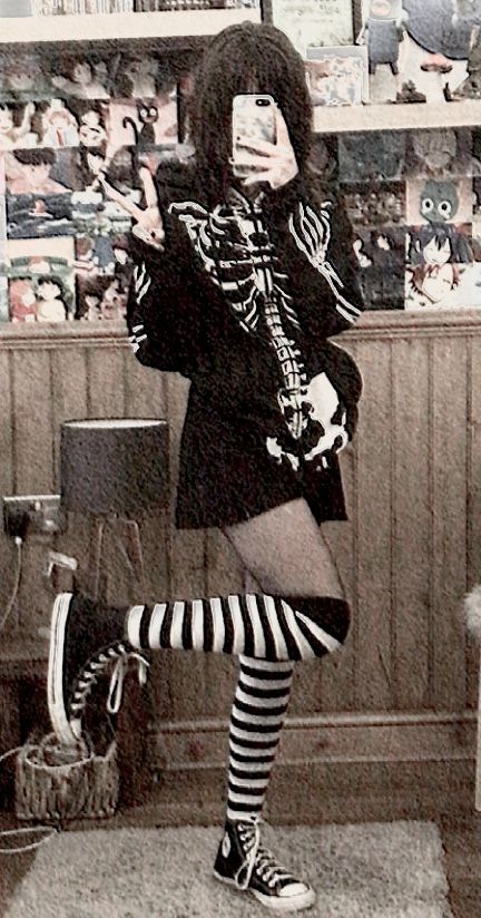 Alternative Fashion Y2k, Gothic Punk Aesthetic, Gurenge Aesthetic, Hot Emo Outfits, Grungecore Outfits, Gothcore Outfits, Stile Punk Rock, Goth Egirl, Goth Gifts