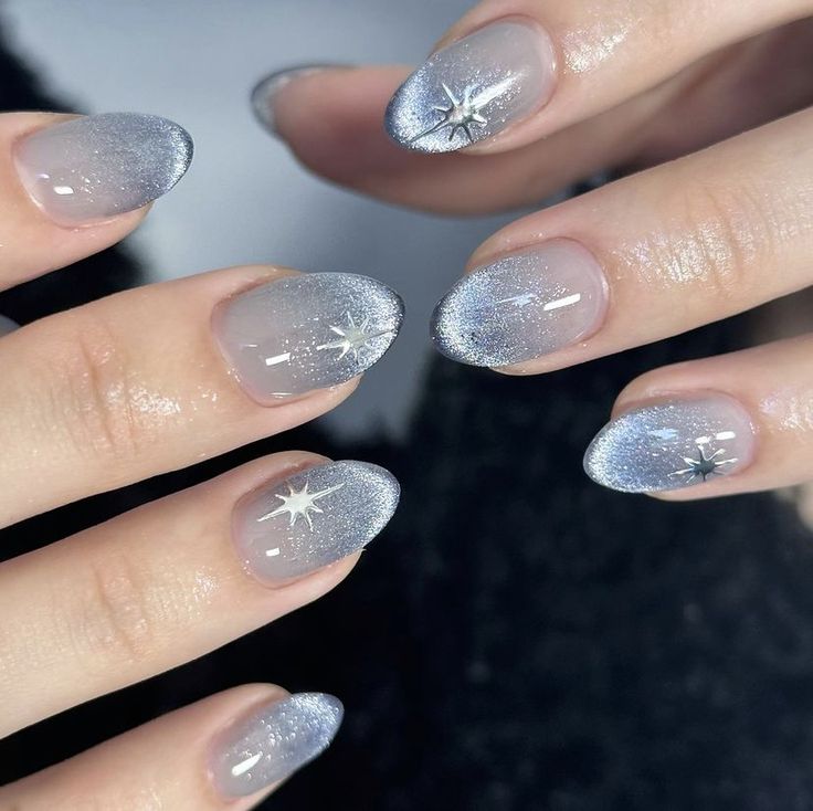 Cute Korean Gel Nails, Cat Eye Douyin Nails, Blue Silver Nail Art, Blue Silver Nail Designs, Cateye Nailart Korean, Lilac Cat Eye Nails, Silver Blue Nails, Blue Cateye Nails, Baby Blue Nail Art