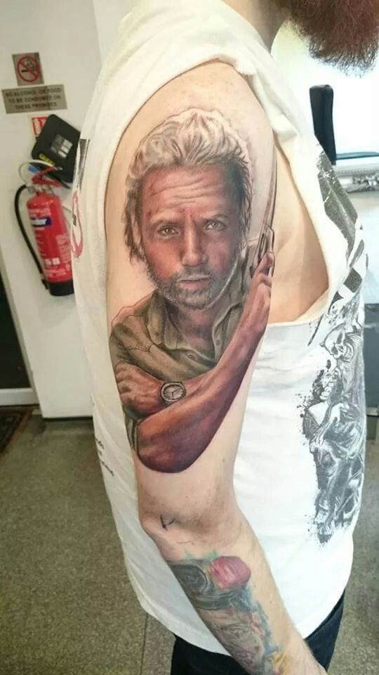 Rick Grimes tattoo Rick Grimes Tattoo, Grimes Tattoo, Rick Grimes, The Walking Dead, Portrait Tattoo, Tattoo Ideas, Tattoos