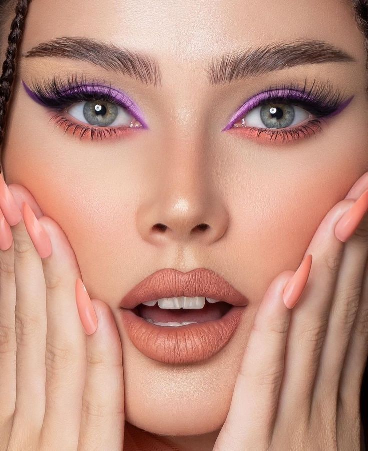 Spring Makeup Green Eyes, Makeup Looks 2024, Makeup 2024 Trends, Colorful Eyeshadow Palette, Maquillage On Fleek, Christmas Makeup Look, Palette Ideas, Vibrant Eyes, Spring Makeup