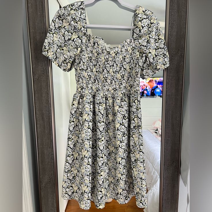 H&M Mini Floral Sundress. Brand New Condition! Size: Large H&m Fitted Summer Midi Dress, Casual Brunch Dress From H&m, H&m Casual Brunch Dress, H&m Knee-length Dress For Day Out, Casual H&m Dress For Brunch, Casual Floral Print H&m Dress, H&m Casual Floral Print Dresses, Casual H&m Floral Print Midi Dress, Casual H&m Floral Print Dresses