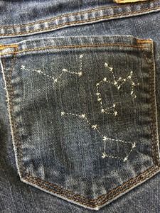 the back pocket of a pair of jeans with stars on it, showing how to sew