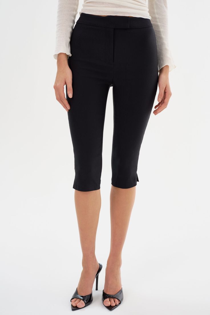 The CELINE Stretch Twill Capri is a must-have for the trendy woman. Crafted from flattering stretch twill fabric and featuring a retro-inspired cropped length, it effortlessly blends comfort and style. Pair it with kitten heels or slip-on pumps for an effortlessly chic look.