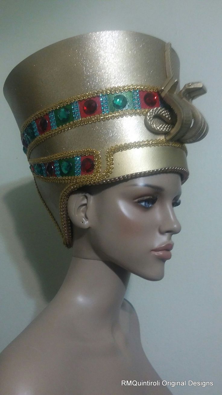 Nefertiti Headdress, it is made in strong foam, very light weight, lining in felt and decorate with gold trims, glitter and jewels. The headdress is handmade and have adjustable elastic on the back. For a best fit I will need your head circumference measurement.. Any question lt me know ! .Necklace it is not included. Gold Halloween Costume, Cleopatra Headdress, Egyptian Crown, Gold Halloween, Egypt Concept Art, Crazy Hat, Fantasy Fest, Crown Gold, Crazy Hats