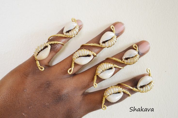 Artisan Cowrie Shell Jewelry, Artisan Adjustable Cowrie Shell Jewelry, Handmade Gold Rings For Summer, Handmade Summer Rings, Handmade Adjustable Summer Rings, Unique Cowrie Shell Jewelry, Unique Handmade Cowrie Shell Jewelry, Unique Adjustable Jewelry For Vacation, Jungle Jewelry