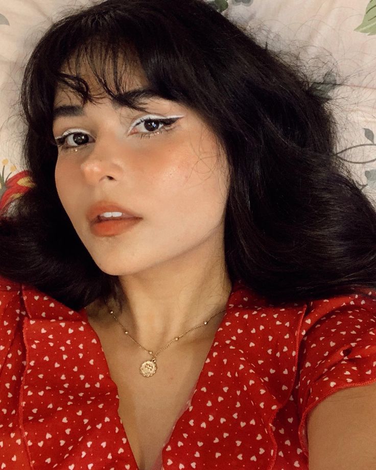 60s White Eyeliner, White Kohl Makeup, Hooded Eyes White Eyeliner, Mitski Makeup Looks, White Liner Makeup Looks Hooded Eyes, White Kajal Makeup Looks, Double Eyeliner Hooded Eyes, White Kohl Eyes, White Eyeliner Looks Hooded Eyes