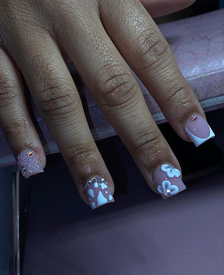 Short Nail Designs With Bling, Bedazzled Short Nails, Spring Shorties Nails, Shorties Acrylic Nails Square Design, Glam Short Nails, Short Nail Sets Acrylic, Short Glam Nails, Cute Baddie Nails Short, Short Bling Nails