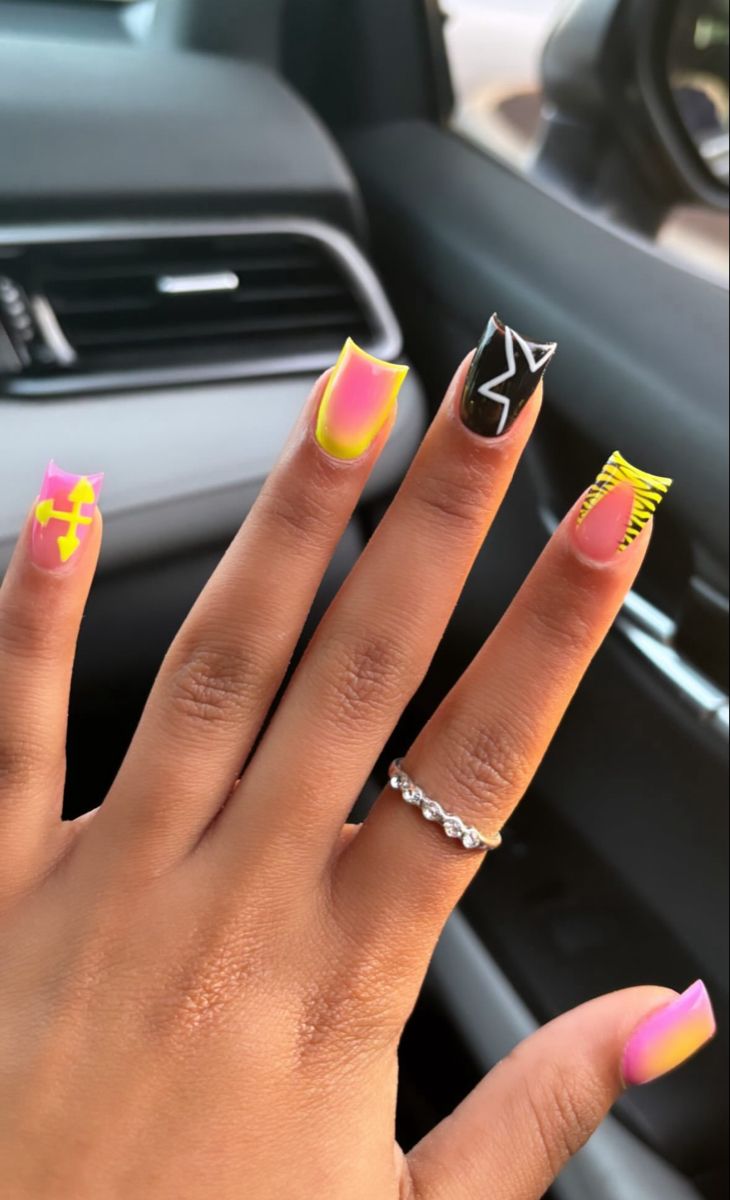 Daycare Nail Ideas, Nail Ideas Acrylic Colorful, Square Nails Back To School, Yellow Overlay Nails, Shorties Nails Orange, Droopy Smiley Face Nails, Design Acrylic Nails Art Ideas, Nail Style Ideas, Duck Nail Inspo Y2k