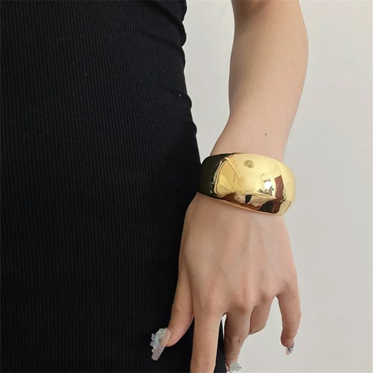 Embrace daring style with our Unisex Curved Smooth-surface Metal Open Bracelets. Perfect for both women and men, these Punk Hip-hop Bangles are a must-have for any party or hot event. The gold-tone metal adds an edgy look, while the smooth-surface geometric design creates a sense of challenge and adventure. Get ready to make a statement with this retro-inspired cuff bracelet that is compatible with any look. Don't miss out on this popular piece of jewelry that is both fashionable and functional Trendy Metal Bangle For Parties, Party Brass Bangle, Modern Gold Bangle Bracelet For Party, Modern Gold Metal Bracelet For Party, Modern Gold Bracelets For Party, Gold-tone Bangle Bracelet For Party, Trendy Gold Bracelets For Party, Party Gold-tone Bangle Bracelet, Gold Brass Cuff Bracelet For Party