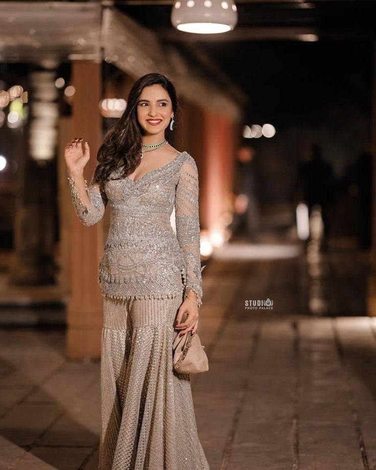 Garara Dress Indian Weddings, Jasmin Bhasin, Indian Bridesmaid Dresses, Trendy Outfits Indian, Girls Dresses Diy, Indian Sari Dress, Traditional Indian Dress, Pakistani Fancy Dresses