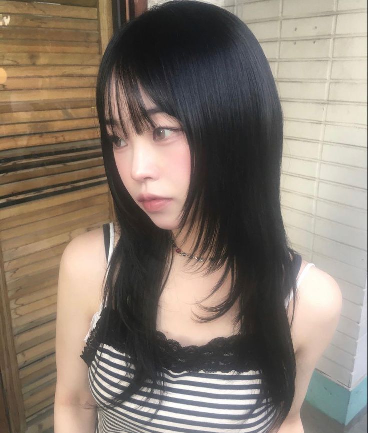 Japanese Haircut With Bangs, Shorter Haircuts For Women With Bangs, Japanese Haircut Medium Round Faces, Japanese Oblique Bangs, Short Hair With Full Bangs, Full Bangs Round Face, Bangs On Oval Face, Bangs For Oval Face Shape, Japanese Side Bangs