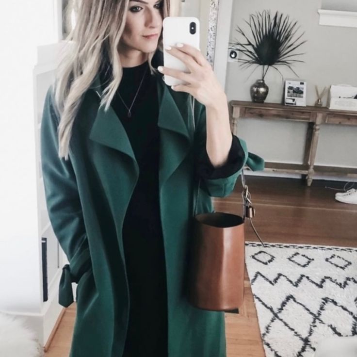 Beautiful Emerald Green Open Trench Coat By Carmen Marc Valvo. This Is Such A Gorgeous Shade Of Green And Its Perfect For The Upcoming Fall And Winter Seasons! Could Also Be Called Forest Green Or Hunter Green. No Buttons Or Closures, This Is An Open Design With Wide Lapels. Super Trendy Style! Size 6, Measurements Available By Request. In Excellent Condition, Open To Offers! Chic Long Green Wool Coat, Chic Green Long Wool Coat, Green Long Pea Coat For Fall, Chic Green Outerwear For Office, Chic Green Office Outerwear, Green Long Sleeve Wool Coat For Spring, Chic Green Winter Outerwear, Green Long Sleeve Pea Coat For Fall, Green Long Coat For Office