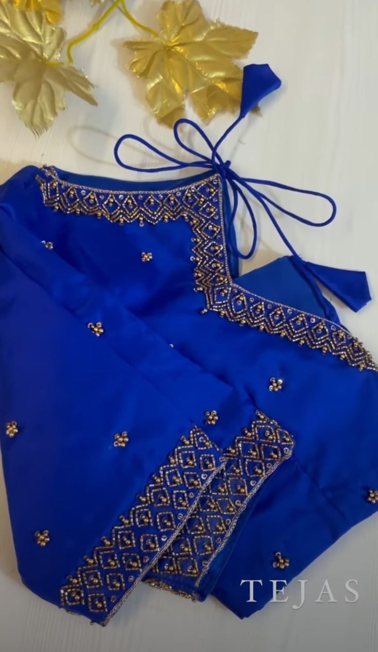 Simple Maggam Work Blouse, Simple Maggam Work, Blouse Design Aari Work, Saree Jacket Designs, Magam Work, Blouse Maggam Work, Maggam Work Blouse, Blouse Designs Catalogue, Aari Blouse