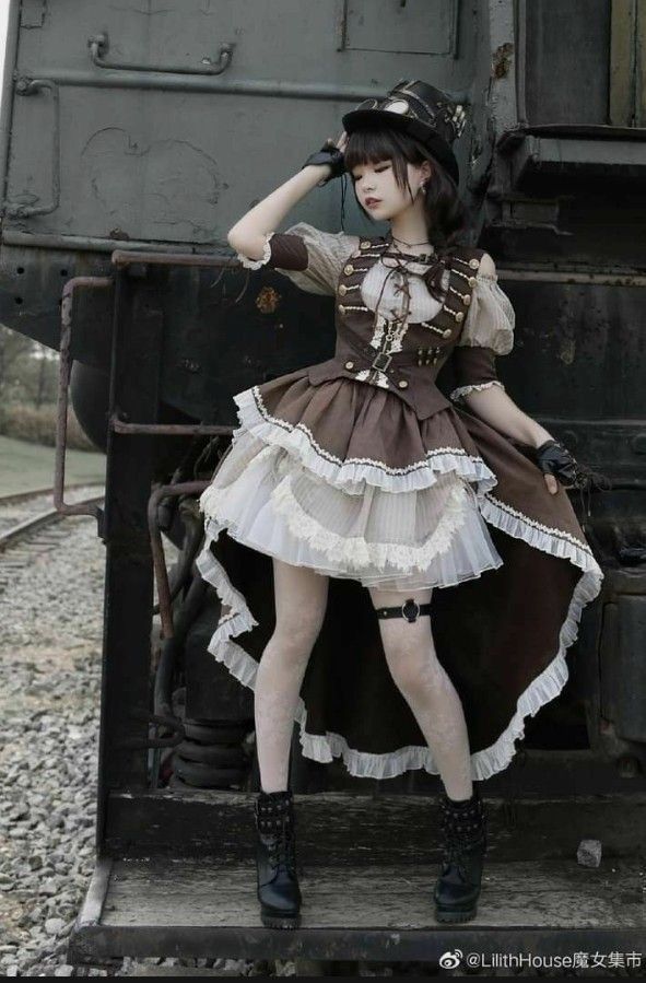 Time Keeper Outfit, Circus Outfit Women, Time Traveler Outfit, Fete Emo, Mode Steampunk, Old Fashion Dresses, Anime Things, Kawaii Fashion Outfits, Steampunk Clothing