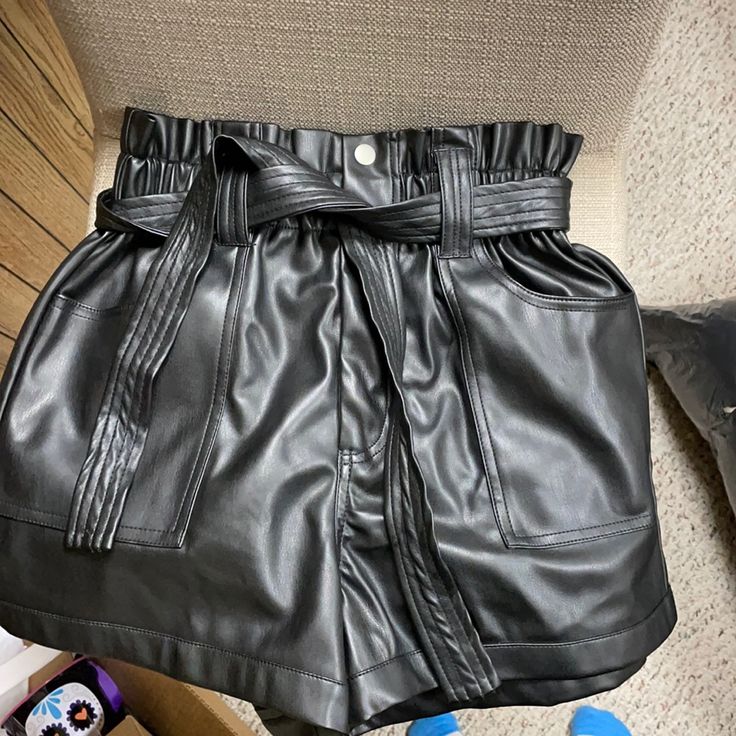 Women’s Black Shorts Size Small Comes With Belt Brand New With Tags Aztec Shorts, Womens Black Shorts, Forever 21 Jeans, Forever 21 Shorts, Denim Cutoff Shorts, Blue Jean Shorts, Embroidered Shorts, Shorts Women, Mom Shorts