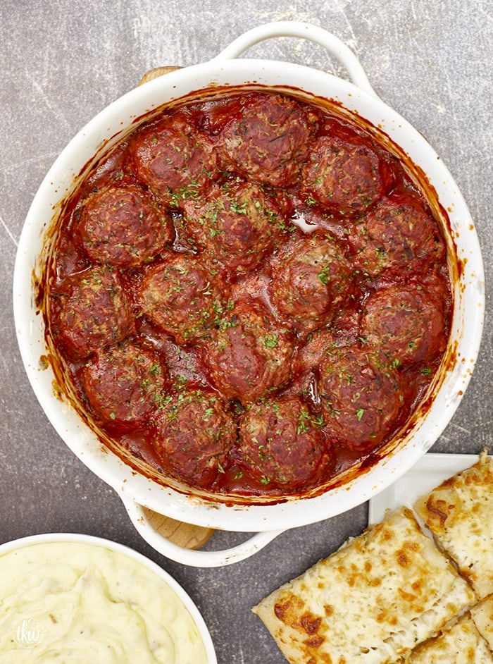 meatballs in tomato sauce with pita bread on the side