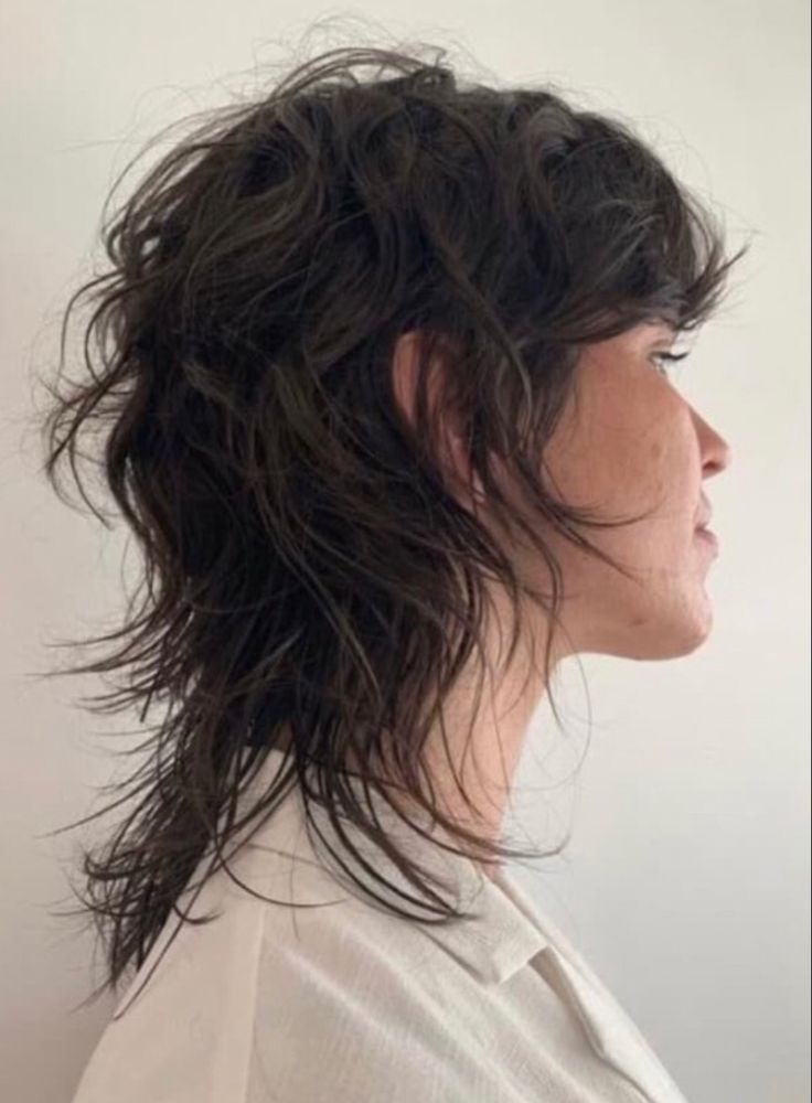 Rocker Shag Mullet, 90s Mullet Women, Shaggy Wolfcut Mullet, Mullet Hairstyle Women Shoulder Length, Shaggy Mullet Women, Mullet Medium Hair, Modern Mullet Women Shag, Shaggy Mullet Haircut, Mulet Hair