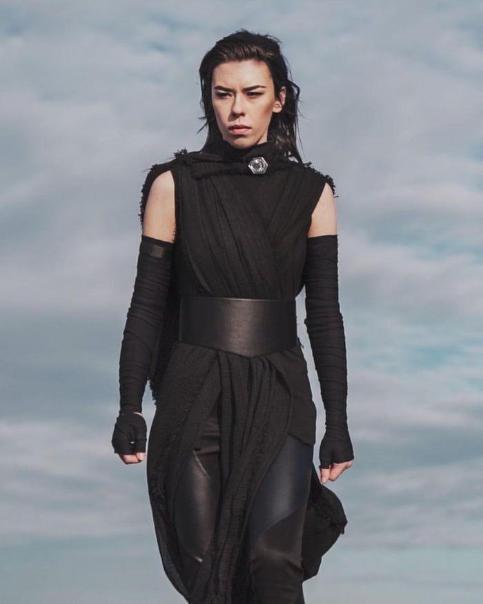 Dark Rey Cosplay Jedi Aesthetic Clothes, Sci Fi Fashion Casual, Jedi Fashion Inspiration, Sci Fi Casual Clothes, Starwars Clothes Aesthetic, Jedi Outfit Female Aesthetic, Sci Fi Outfits Female Casual, Starwars Outfit Aesthetic, Sci Fi Fashion Women