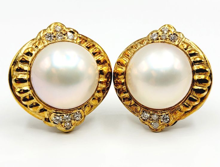 Whtie Pearl Diamond 0.40ct 14K Yellow Gold Clip On Earrings Total diamonds: approximately 0.40ct Total weight: 17.60g A perfect gift for your loved one for any special occasion or holiday!  Item will be placed in a gift box. * Anniversary White Diamond Clip-on Earrings, White Diamond Clip-on Earrings For Gift, Clip-on Diamond Earrings As A Gift, Diamond Clip-on Earrings With Diamond Accents As Gift, Diamond Accented Clip-on Earrings As Gift, Diamond Hallmarked Clip-on Earrings For Anniversary, Anniversary Diamond Hallmarked Clip-on Earrings, Anniversary Diamond Clip-on Earrings Hallmarked, Anniversary Brilliant Cut Yellow Gold Pearl Earrings