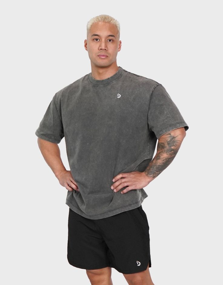 Stand out with our sleek oversized t-shirts, crafted from durable, 100% pre-shrunk cotton. Its acid-washed finish adds a vintage flair, while the roomy fit offers ultimate comfort and freedom of movement. A perfect fusion of style and functionality, this muscle shirt is a must-have for those who value both aesthetics and practicality. Model: Kyle's wearing Dark Grey. His chest is 48.5 inches, and his height is 5'9 he wears 2XL. Why our customers love these men's shirts? 100% premium cotton (won' Sporty Washed T-shirt With Relaxed Fit, Acid Wash Short Sleeve T-shirt For Everyday, Casual Washed Muscle Tee With Crew Neck, Casual Washed Crew Neck Muscle Tee, Soft-washed Relaxed Fit T-shirt For Athleisure, Sporty Acid Wash Soft-washed T-shirt, Urban Washed T-shirt, Sporty Black Washed T-shirt, Oversized Acid Wash Basic T-shirt