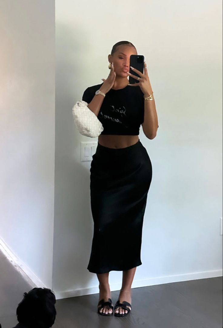 Long Skirt Brunch Outfits, Indoor Outfits Women, Dinner Outfit Midsize, Graduation Dinner Outfit, Silk Skirt Outfit, 2023 Moodboard, Outfit Midsize, Graduation Dinner, Soft Life