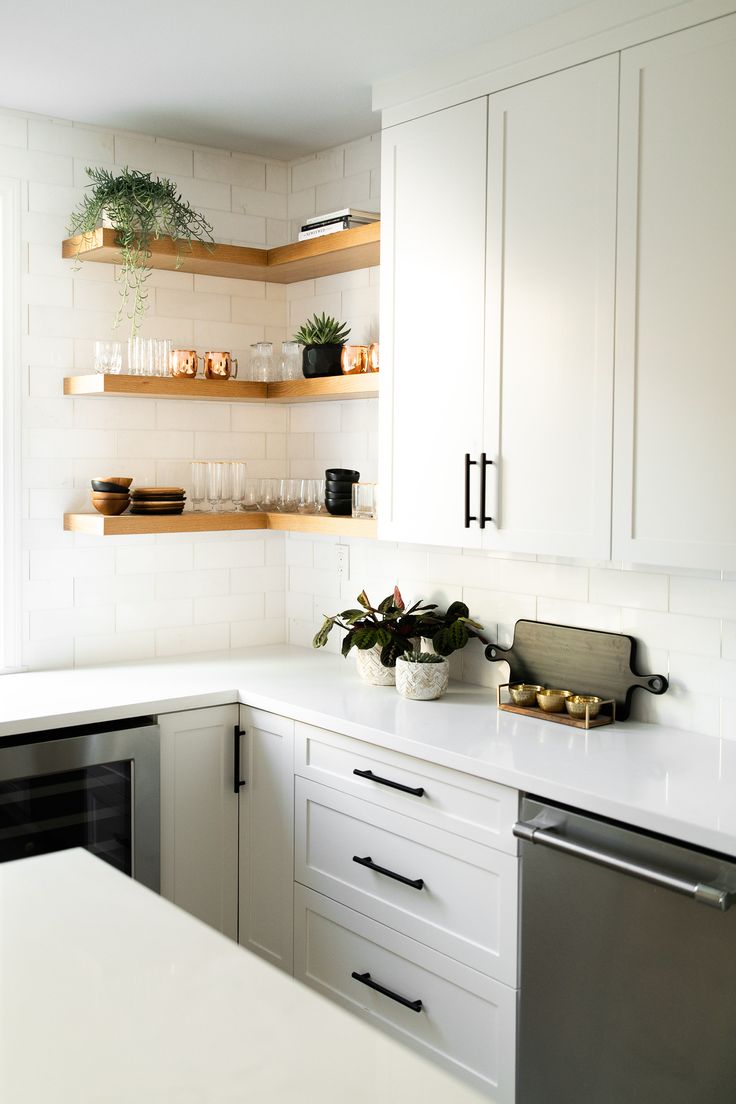 the kitchen counter is clean and ready for us to use