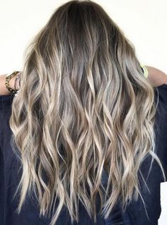 Tendance : le balayage blond à adopter d'urgence ! - Les Éclaireuses Cute Hair Colors, Bronde Hair, Ash Blonde Hair, Bob Hair, Hair Envy, Blonde Balayage, Hair Color Ideas, Great Hair, Blonde Hair Color