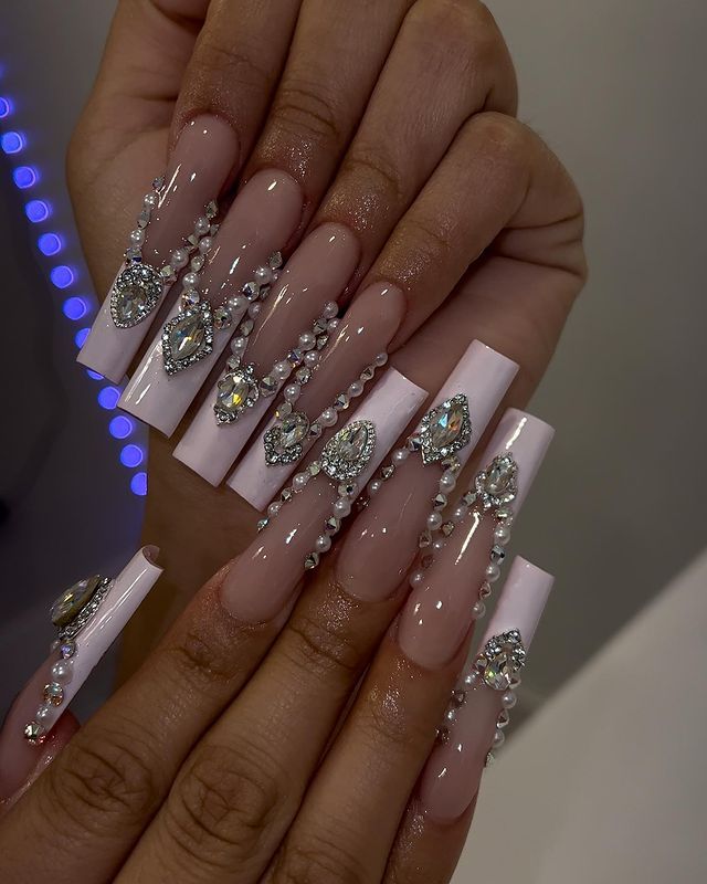 LAS VEGAS, NV (@nailsbyamairanyy) | Instagram Mc Bling Nails, Baddies Nails Long, Grad Nails, Bday Nails, Birthday Vibes, Fake Nails Long, Long Press On Nails, Nagel Tips, Beige Nails