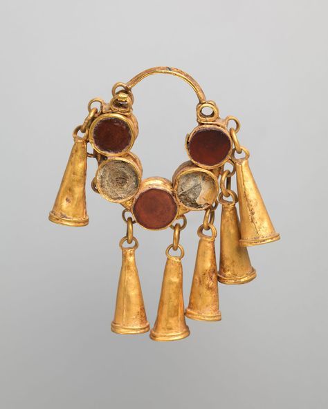 Earrings Parthian Empire, Iran Culture, Ancient Jewels, Roman Jewelry, Ancient Jewellery, Historical Jewellery, Ancient Jewelry, Mesopotamia, British Museum