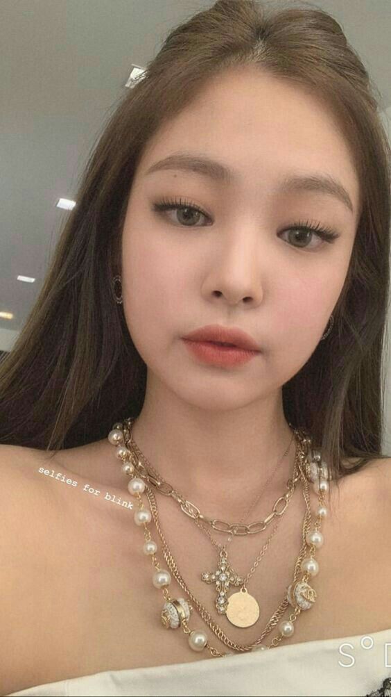 #blackpink #jennie Jennie Chanel, Chanel Lipstick, Chanel Makeup, Diy Beauty Hacks, Pink Makeup, Natural Beauty Tips, Black Pink Kpop, Blackpink Fashion, Blackpink Jennie