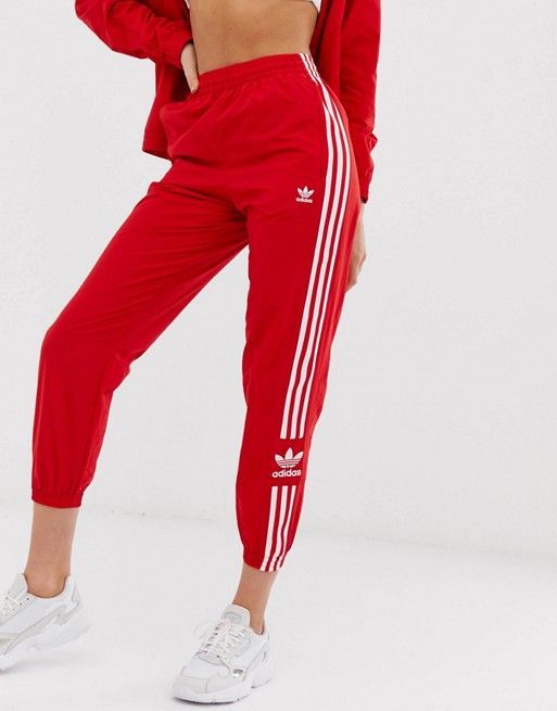 Locked Up, Red Adidas Outfit, Adidas Shoes Outfit, Adidas Pants Outfit, Mode Adidas, Looks Adidas, Adidas Hose, Adidas Outfit Women, Jogging Outfit