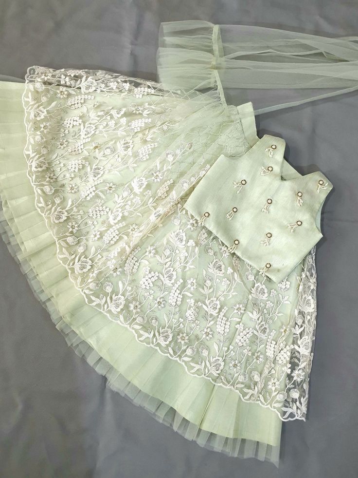 Kids Lehanga Design, Lehenga For Kids, Designer Lehanga, Lehanga For Kids, Kids Net, Dresses Diy, Diy Wedding Dress, Trendy Blouse