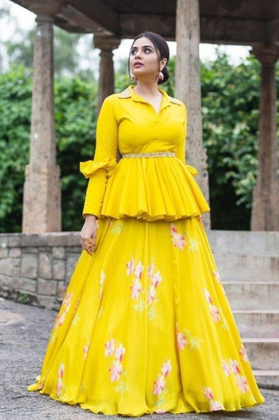 Haldi Function Dress, Haldi Dress, Haldi Outfits, Function Dresses, Long Frock Designs, Long Gown Design, Simple Frocks, Lehenga Designs Simple, Stylish Short Dresses