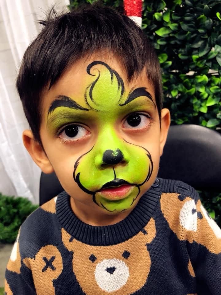 Penguin Face Paint Easy, Face Paint Grinch, Boys Christmas Face Paint, Winter Face Paint Ideas, Grinch Face Makeup, Easy Face Painting Ideas For Kids Christmas, Christmas Face Painting Easy Cheek Art, Diy Grinch Costume Kids Easy, Face Painting Christmas Easy