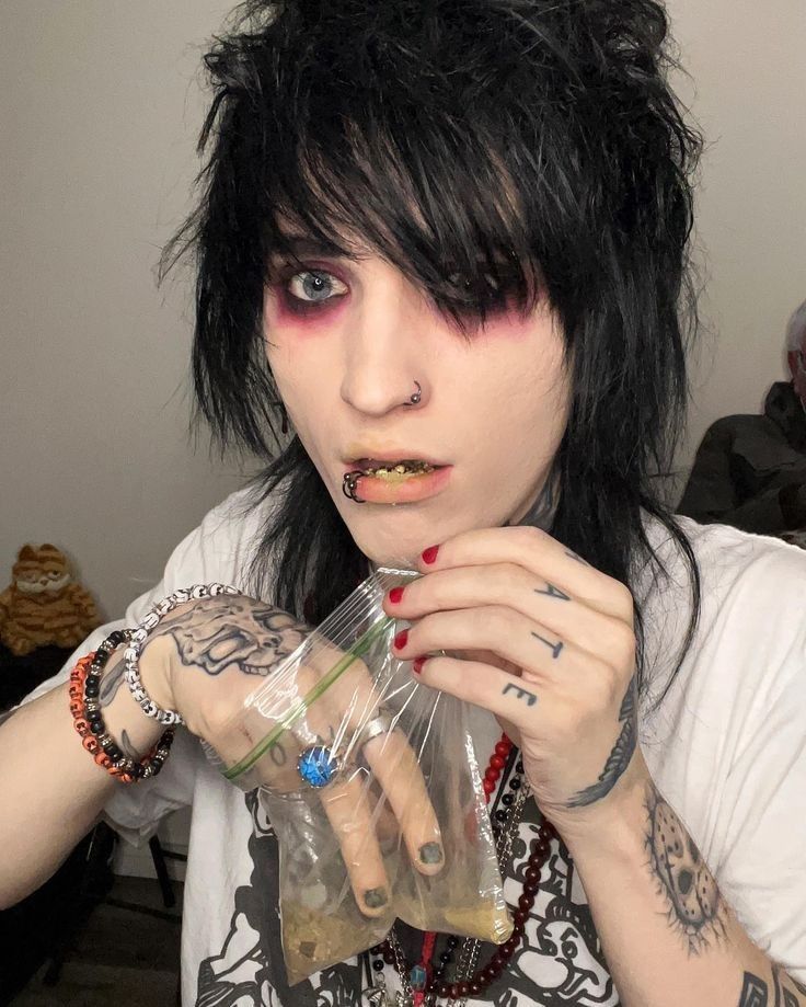 Johnnie Guilbert X Jake Webber, Jonny Guilbert, Johnnie Guilbert Pfp, Racoon Tail Hair, Johnny Guilbert, Johnnie Gilbert, Hot Emo Guy, Cute Emo Guys, Jake Weber