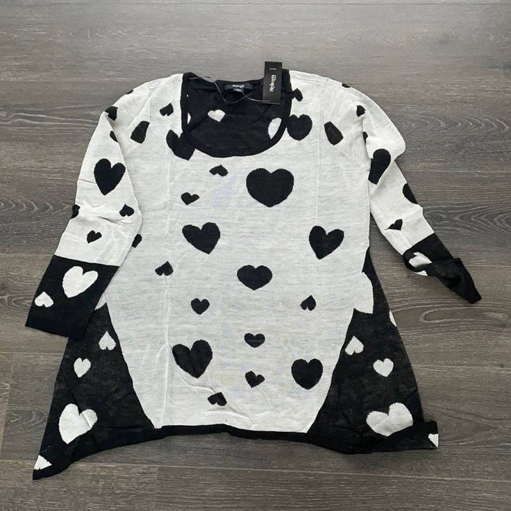 Never Worn Tags Attached Acrylic Size 2x Smoke Free Home Winter Heart Print Tops, Fitted Winter Top With Heart Print, Black Heart Print Tops For Fall, Fitted Heart Print Tops For Fall, Chic Fitted Top With Heart Print, Chic Fitted Heart Print Tops, Heart Sweater, Colorful Sweaters, Women's Style