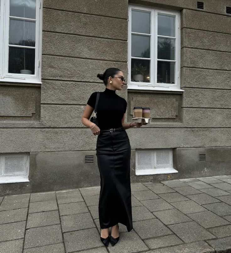 Black Heels Outfit, Dinner Party Outfits, Stylish Work Attire, Looks Street Style, Stylish Work Outfits, All Black Outfit, Looks Chic, Business Casual Outfits, Looks Style