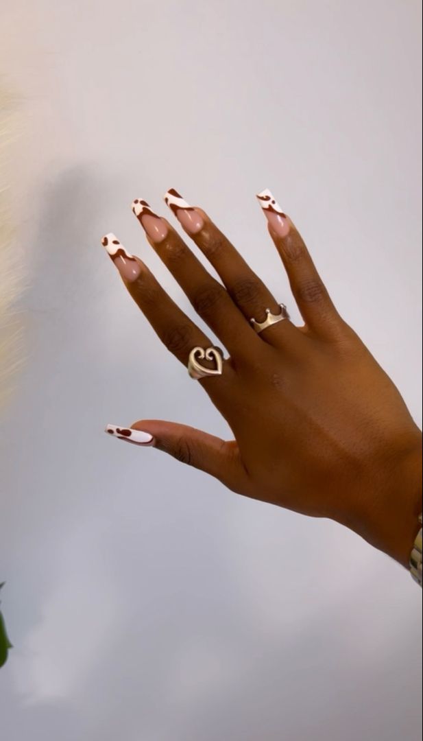 Brown Geometric Nails, Short Nails With Brown Design, Brown White French Tip Nails, Brown Shorties Acrylic Nails, White And Brown French Nails, Cow Spot Nails, Brown Nails With White Design, Minimalist Brown Nails, Brown And White French Tip Nails