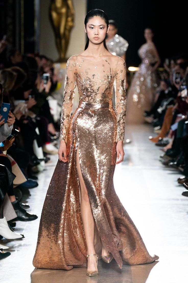 Elie Saab Haute Couture, 2019 Couture, Elie Saab Spring, Elie Saab Couture, Gold Gown, Paris Mode, Couture Mode, Couture Gowns, Luxury Dress