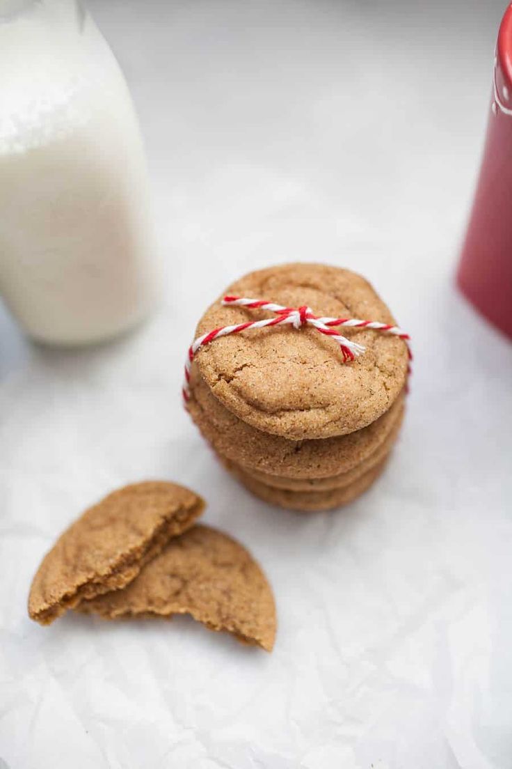 Ginger Cookies are the perfect holiday sweet! These ginger molasses cookies will remind you of the taste of soft chewy gingerbread cookies. Chewy Gingerbread Cookies, Ginger Molasses, Ginger Molasses Cookies, Molasses Cookies, Ginger Cookies, Snickerdoodles, Next Holiday, Halloween Recipes, Best Dessert Recipes