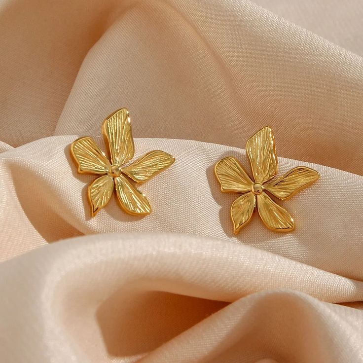 Embrace The Beauty Of Nature With Our Elegant Flower Stud Earrings, Finely Crafted In 18k Gold Plating. These Charming Earrings Feature A Delicate Floral Design That Adds A Fresh And Feminine Touch To Any Ensemble. Key Features: Material: High-Quality 18k Gold Plated For A Radiant Finish That Captures The Light Beautifully. Durability: Constructed With Hypoallergenic And Tarnish-Free Materials, Ensuring They Remain As Pristine As The Day You First Wore Them. Versatility: Perfect For Daily Wear O Tarnish Resistant Gold Plated Flower Earrings, Dainty Gold Flower Earrings For Anniversary, Gift Gold Flower Earrings Tarnish Resistant, Dainty Gold-plated Flower-shaped Earrings, Gold Petal Flower Earrings For Gifts, Gold Plated Flower Earrings For Anniversary, Flower Shaped Yellow Gold-plated Earrings, Gold Plated Yellow Gold Flower Earrings, Gold Plated Flower-shaped Earrings For Wedding