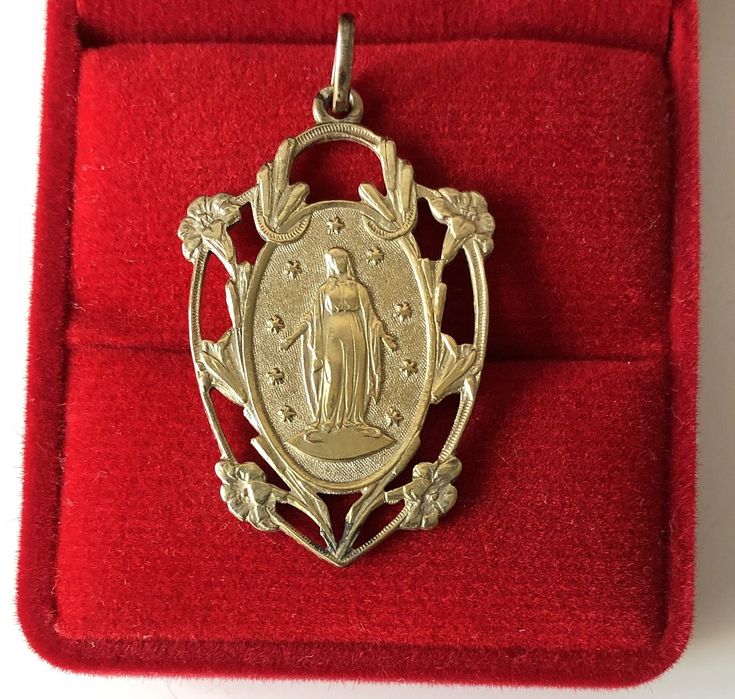 A beautiful genuine vintage Blessed Virgin Mary medal, French Mother Mary lucky charm, religious catholic holy charm, the reverse is engraved with initials from previous owner, lifetimes ago (see photo 2). Very nicely done, in good vintage condition, ideal for necklace, would make a nice gift for someone special! Floats from approx. 17 inch long vintage 925 silver cable type chain! Material: solid silver - gold plated vermeil total weight: 5.7g Measures: approx. 35 x 22 mm (1.4 x 0.8 inch) A stu Mary Necklace Silver, Mary Jewelry, Antique Medallion, 1920s Necklace, St Peter And Paul, Mary Necklace, Virgin Mary Necklace, Vintage Medallion, Protection Necklace